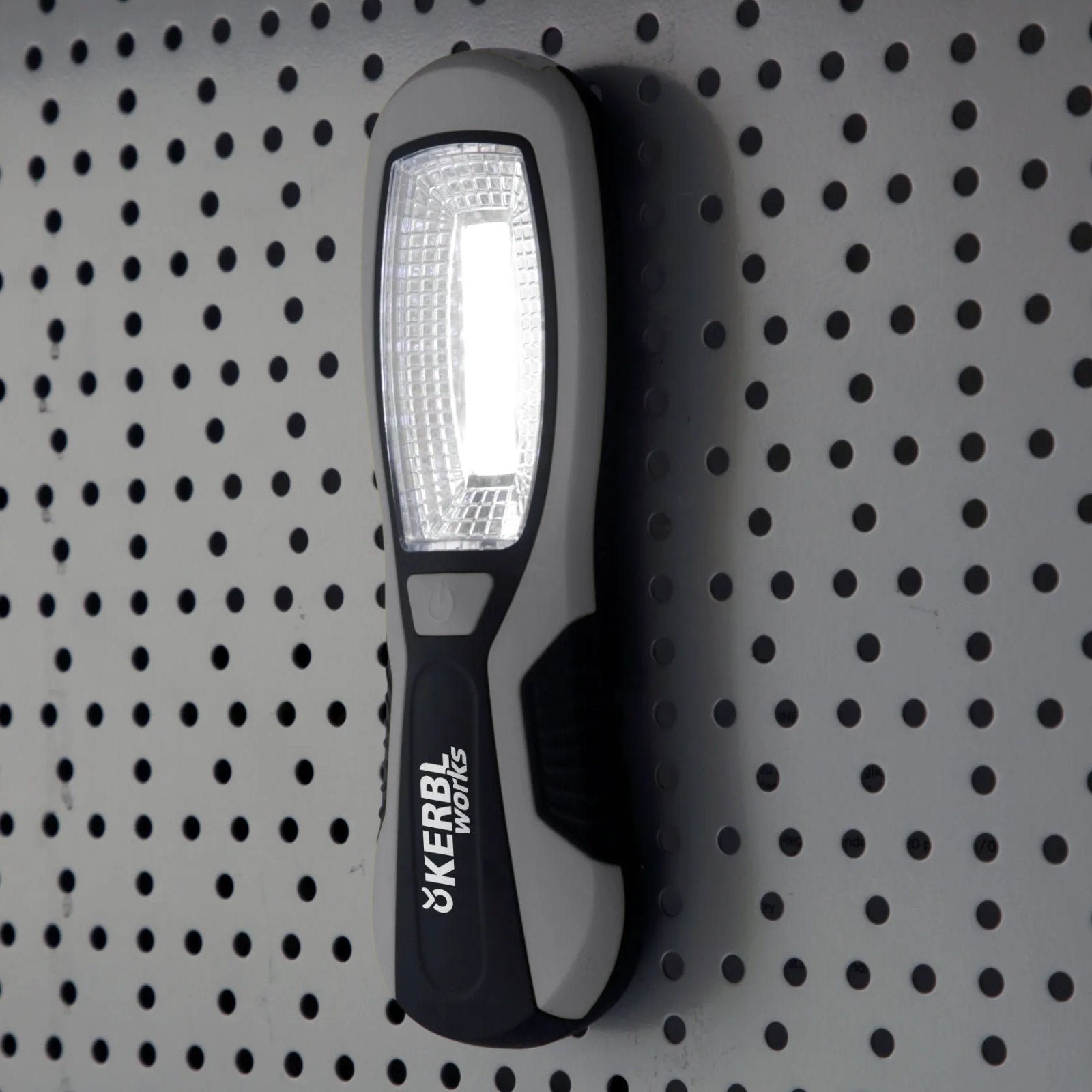 LED Arbetslampa WorkFire 200 – Batteridriven arbetslampa med magnet