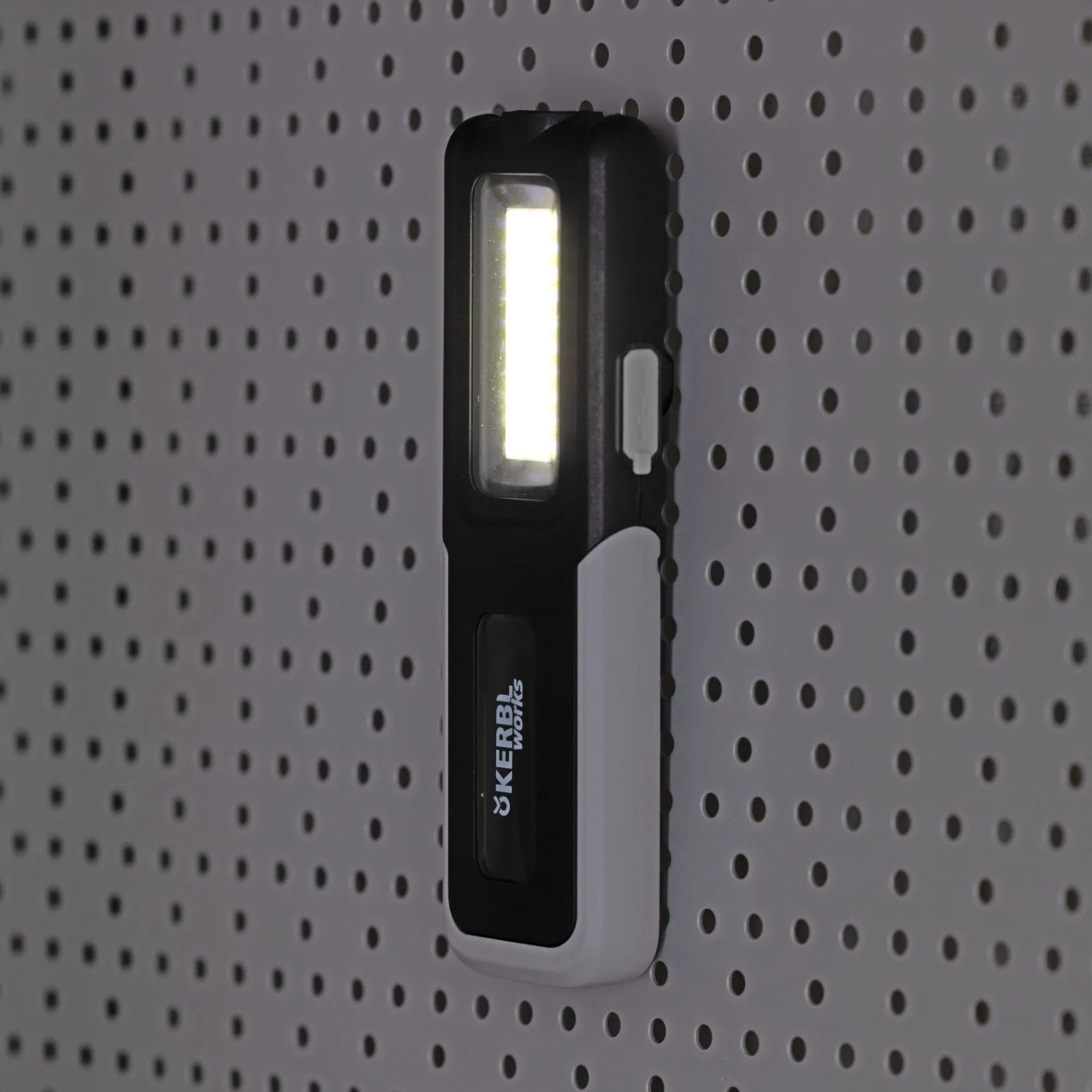 LED Handlampa WorkFire 350 – Arbetslampa med powerbank