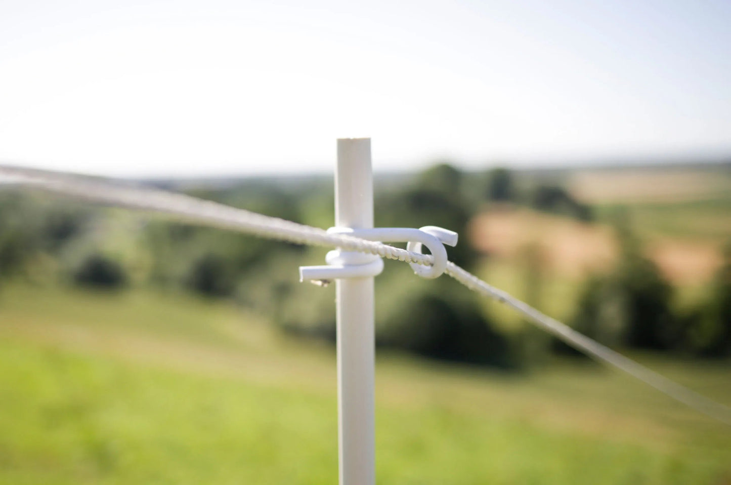 Rund plaststolpe med galvaniserad markspik – stabil stolpe för elstängsel - 10-pack