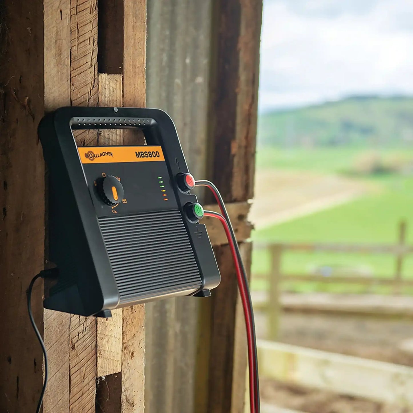 Gallagher MBS800 Multipower – kraftfullt 3-i-1 elaggregat för 12V, 230V och solenergi