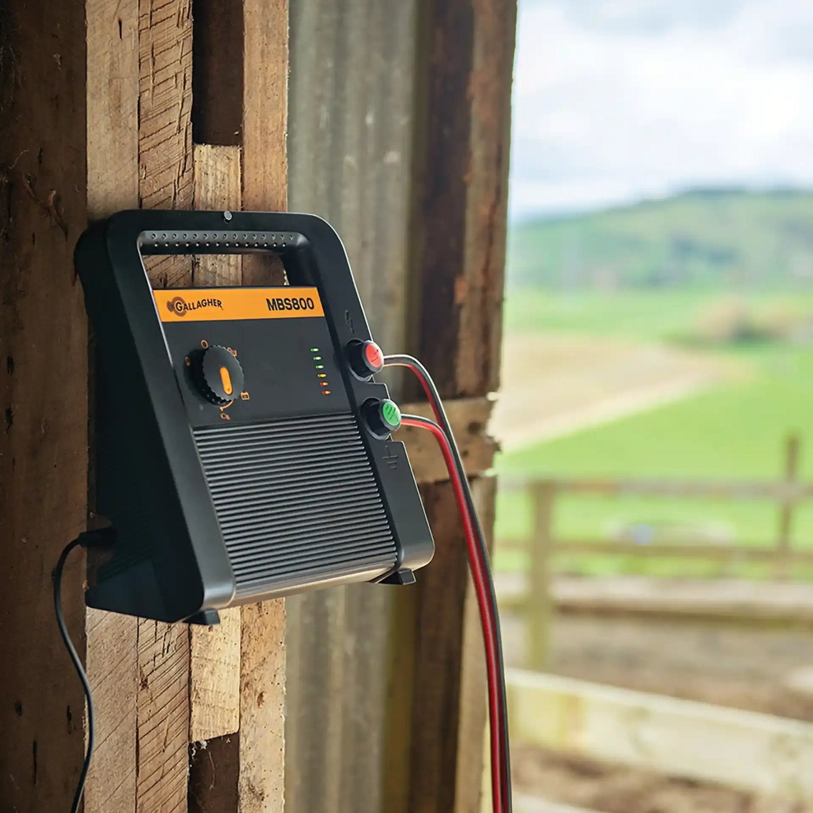 Gallagher MBS800 Multipower – kraftfullt 3-i-1 elaggregat för 12V, 230V och solenergi