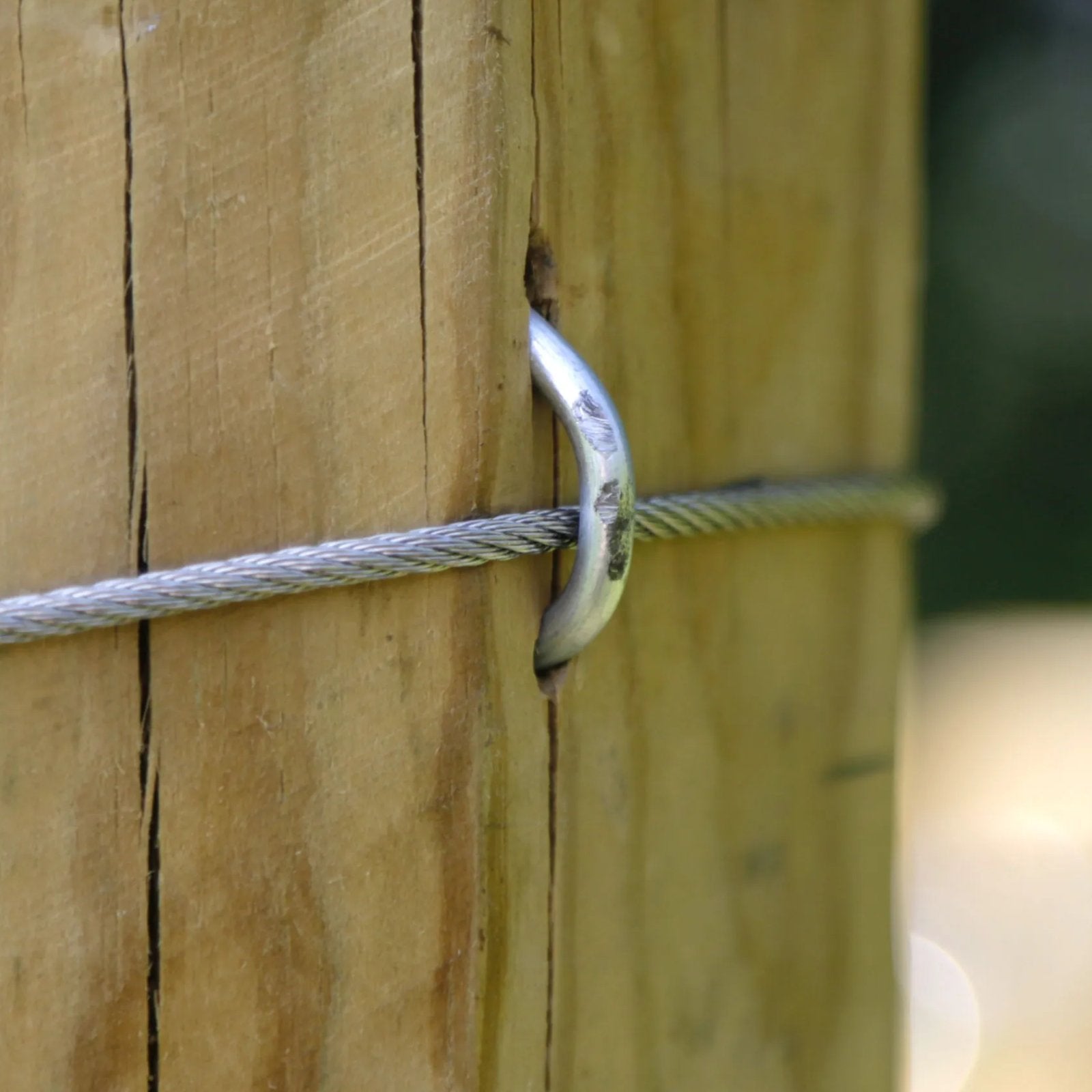 Krampor 47×3.8 mm galvaniserade – för stängsel och nät (50-pack)